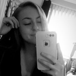 Meet your Posher, Kayla